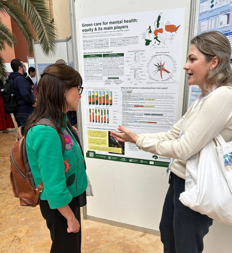 Dr. Weronika Gąsior presenting the GreenMe project poster.